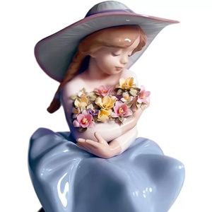 Lladro Fragrant Bouquet 💐 NWT    pristine collectible